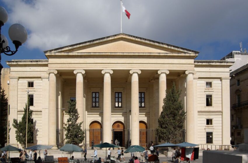  Stupru Fuq Tfajla ta 11-il sena: Ir-Raġel Mixli Se Jgħaddi Ġuri