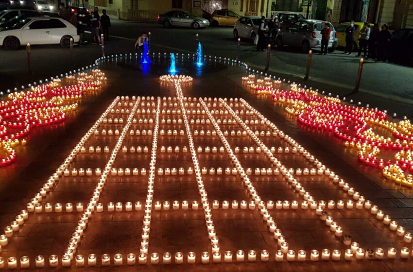  Bil-Filmat: Xegħelu L-Pjazza Bix-Xemgħa