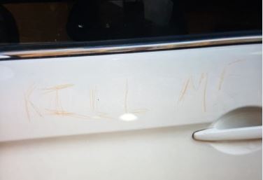  Mara Tallega Li Raġel Qed Jigref Il-Karozzi Ta’ Min Ma Jtihx Flus