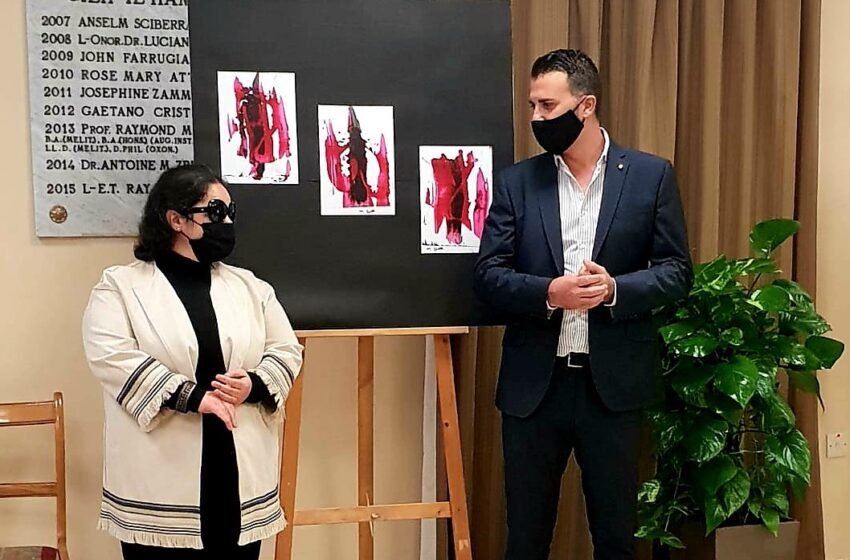  Mara Għamja Maltija Tpitter Sensiela Ta’ Pitturi U Ttella’ Wirja