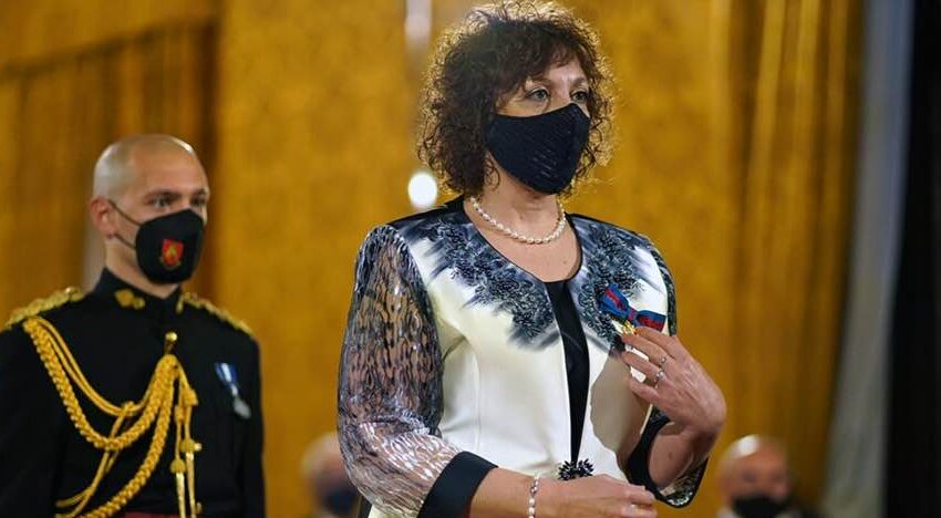  Lil Min Iddedikat L-Unur Li Ngħtatat Il-Prof. Charmaine Gauci?