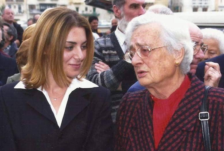  Bħal-Lum 19-Il Sena Ħallietna Agatha Barbara… Mara Ta’ Suċċess