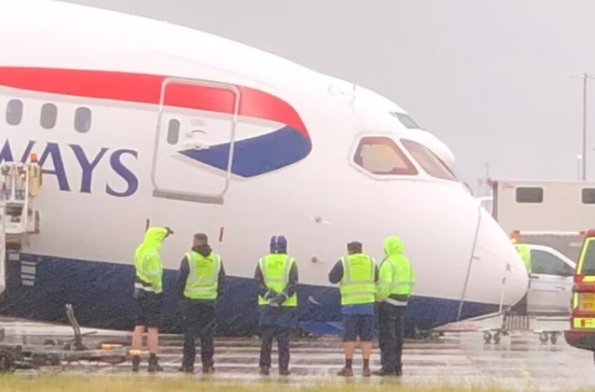  Ajruplan Tal-British Airways Jgħoddha B’Waħda