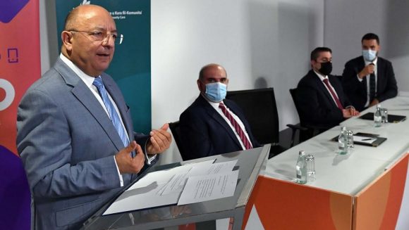  Skontijiet Fuq Servizzi Tal-Internet Meta Tuża L-Kartanzjan