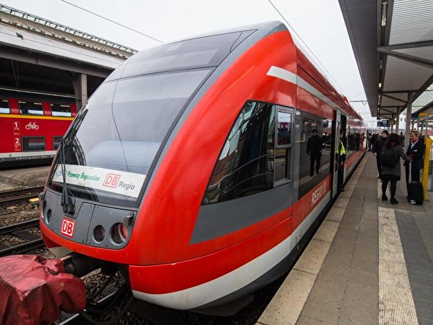  Ferrovija F’Ħabta Ma’ Trakk Fil-Polonja
