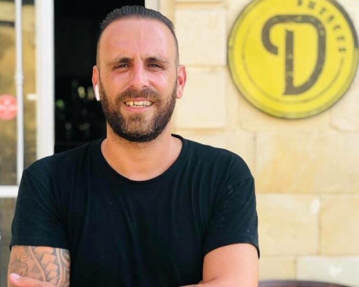  Sa Sena U Nofs Ilu Kien Għadu Fil-Ħajja Ta’ Droga … Illum Fetaħ Negozju U Qed Jagħmel Suċċess