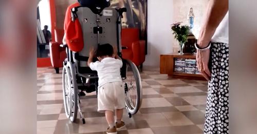  Bil-Filmat: Flok In-Nannu Jerfgħu, Jimbuttah In-Neputi ta’ 3 Snin Bil-Wheelchair