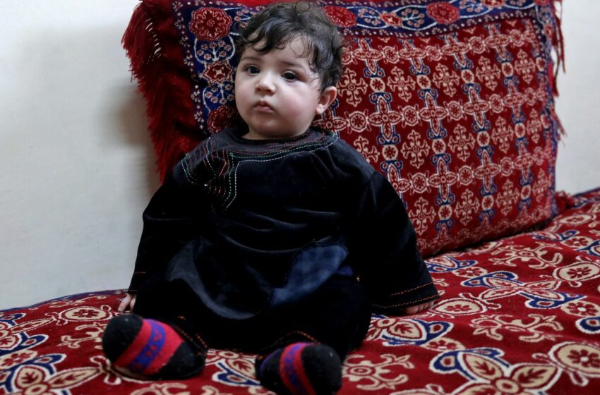 Tarbija Tinstab Wara Li Kienet Intilfet Waqt Il-Ġlied Fl-Afganistan
