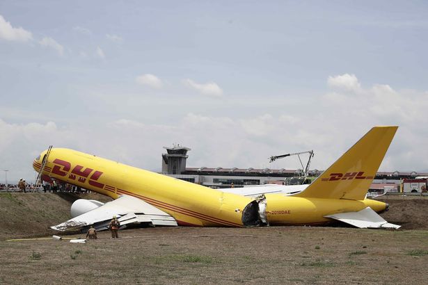  Bil-Filmat: Il-Mument Li Ajruplan Tad-DHL Inqasam Min-Nofs Fl-Inżul