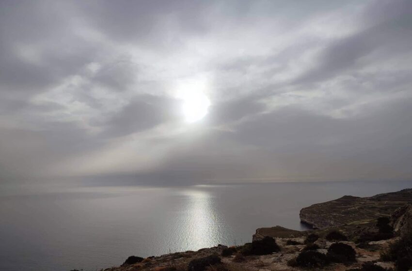  Pjuttost Frisk Bil-Possibilità Żgħira Li Tagħmel Ftit Xita