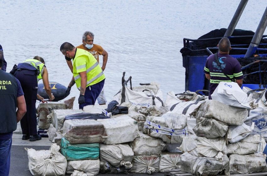  Fil-Gżejjer Kanarji L-Pulizija Spanjola Taqbad Kważi 3 Tunnellati Ta’ Droga Abbord Dgħajsa Tas-Sajd