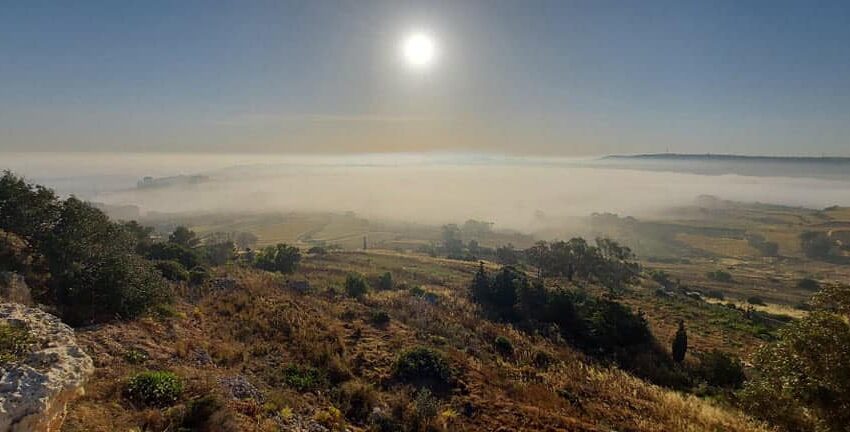  Dalgħodu Ċpar Dens Jgħatti Lil Malta – It-Temperatura Titla’ Għal 30°C