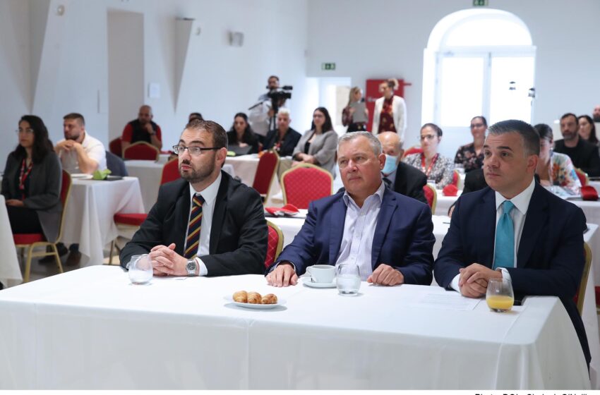  Sħubiji Strateġiċi Għaż-Żgħażagħ Biex Jitgħallmu Jagħmlu Użu Mit-Teknoloġija