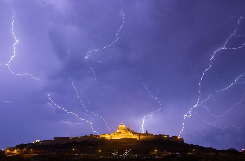  Mistennija L-Ewwel Maltempati tal-Elettriku F’Dan L-Istaġun